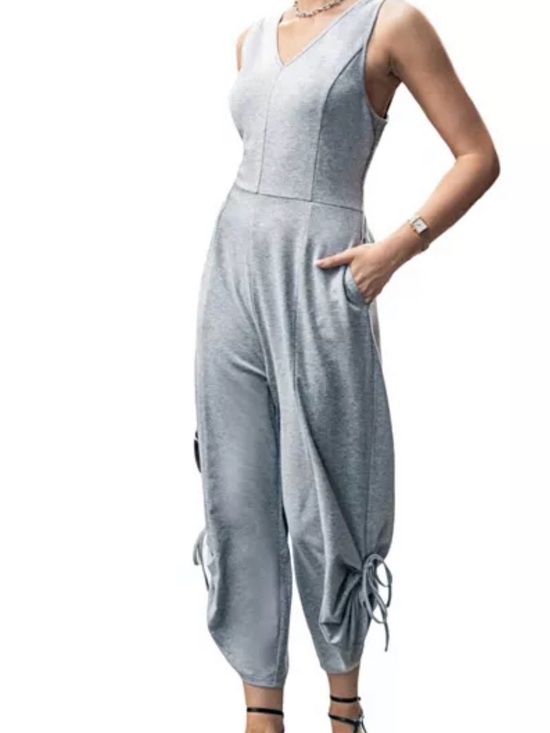 CUPSHE Pants - Cupshe Light Gray V-Neck Sleeveless Jumpsuit with Tie Cuffs Wide Leg Sz Small